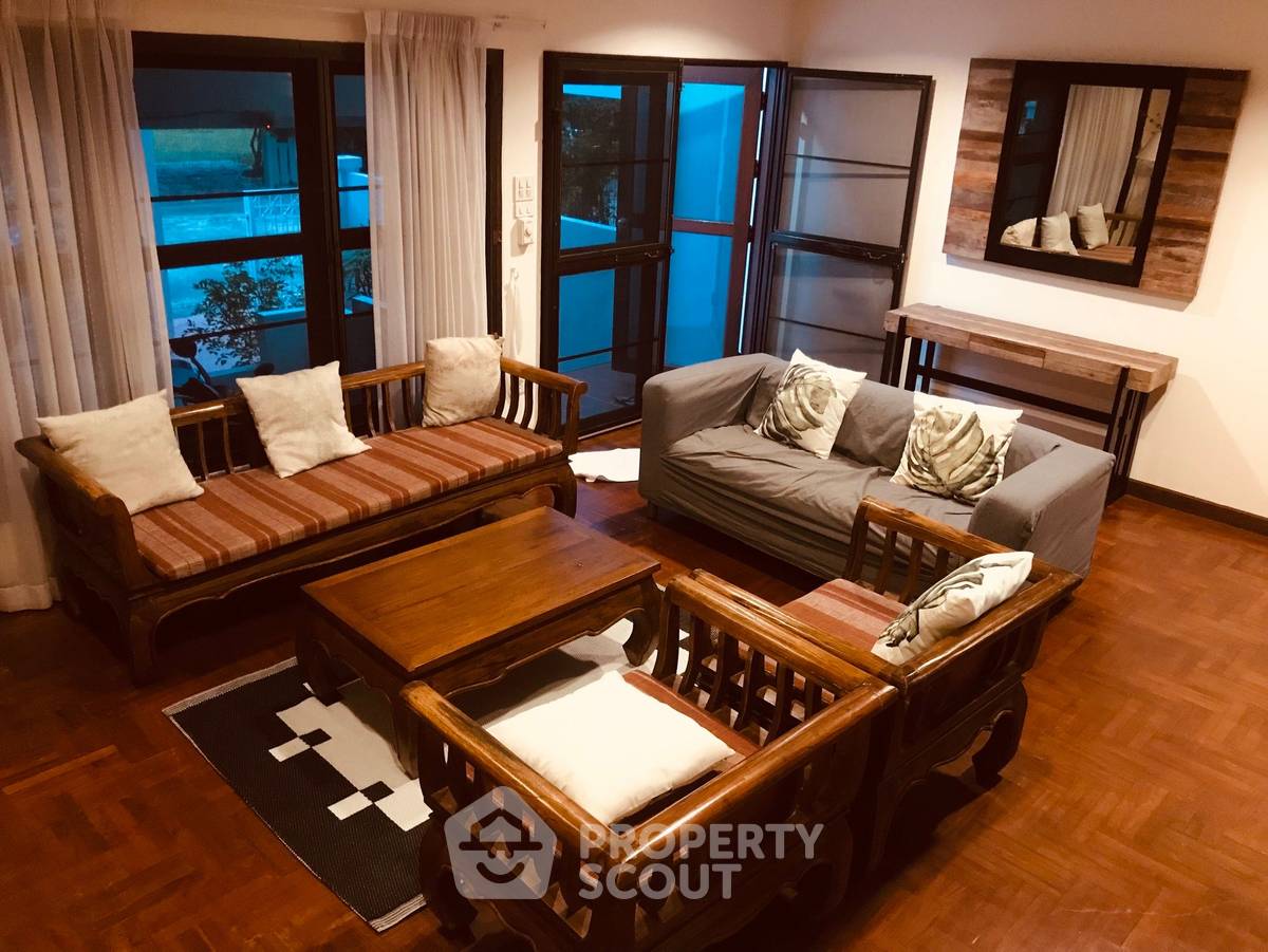 รูป ทาวน์เฮาท์ 4-ห้องนอน ใกล้ หาดเขาตะเกียบ (ID 2049583) - รูปที่ 1/11