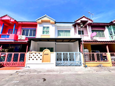 ทาวน์โฮม เขตคลองสามวา : ทาวน์เฮาส์ 2 ชั้น ทำเลดี ซอยเลียบคลองสอง 27 ม.วรารักษ์ ซาฟารีเวิลด์ 20 ตารางวา 4 ห้องนอน 2 ห้องน้ำ รีโนเวทใหม่ พร้อมอยู่ แถมเฟอร์นิเจอร์ 