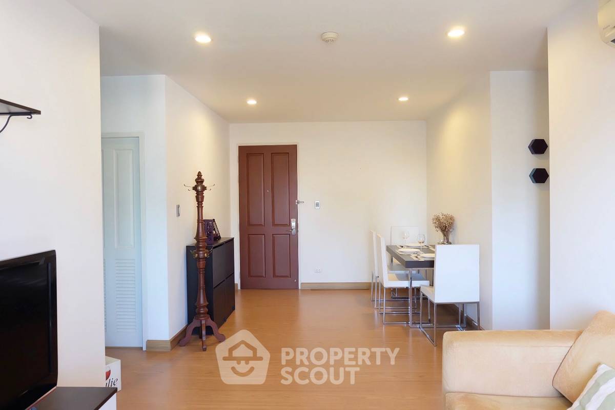 picture 2-BR Condo at Bridge Phaholyothin 37 near BTS Ratchayothin (ID 697548) - 3/18
