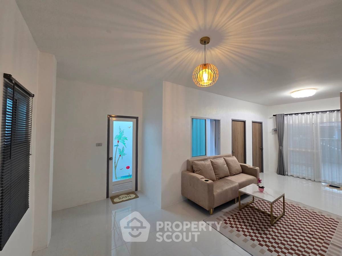 รูป ทาวน์เฮาท์ 2-ห้องนอน ใกล้ เมืองพัทยา (ID 2130355) - รูปที่ 4/10