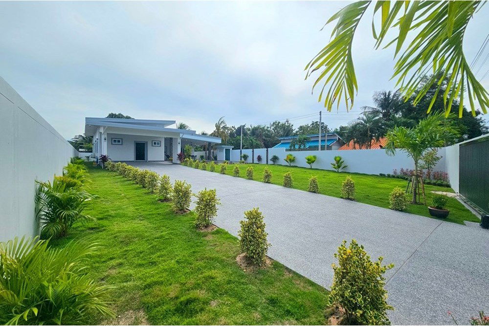 picture [920601001-693] Spacious Family Villa, 3 Bed 3 Bath in Hua Hin Soi 70 For Sale - 3/44