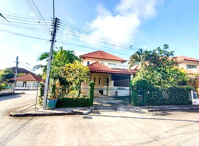 Houses for sale Hang Dong Chiang Mai : Call : 093-140-2041 Corner house 2-storey, Doi Suthep Mountain View in Hangdong, Chiang Mai Near Big C Hangdong