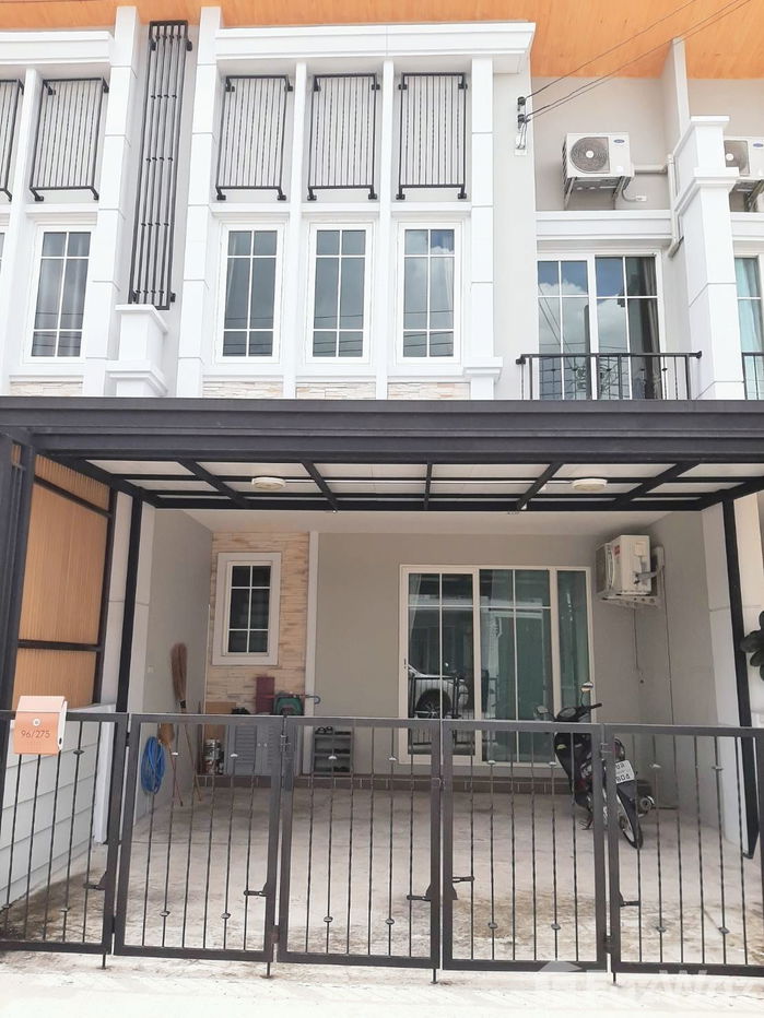 picture 4 Bedroom Townhouse for sale at Golden Town Ramintra-Wongwaen  5355592 - 1/7