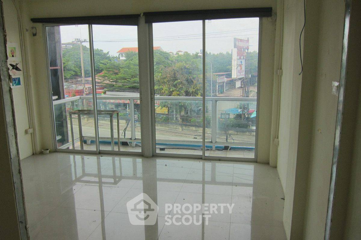 รูป ทาวน์เฮาท์ 3-ห้องนอน ใกล้ พัทยาเหนือ (ID 2097914) - รูปที่ 4/7