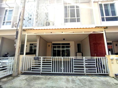 Townhouses for sale : Two-story townhouse for sale  3 bedrooms 3 bathrooms and 1 parking.
