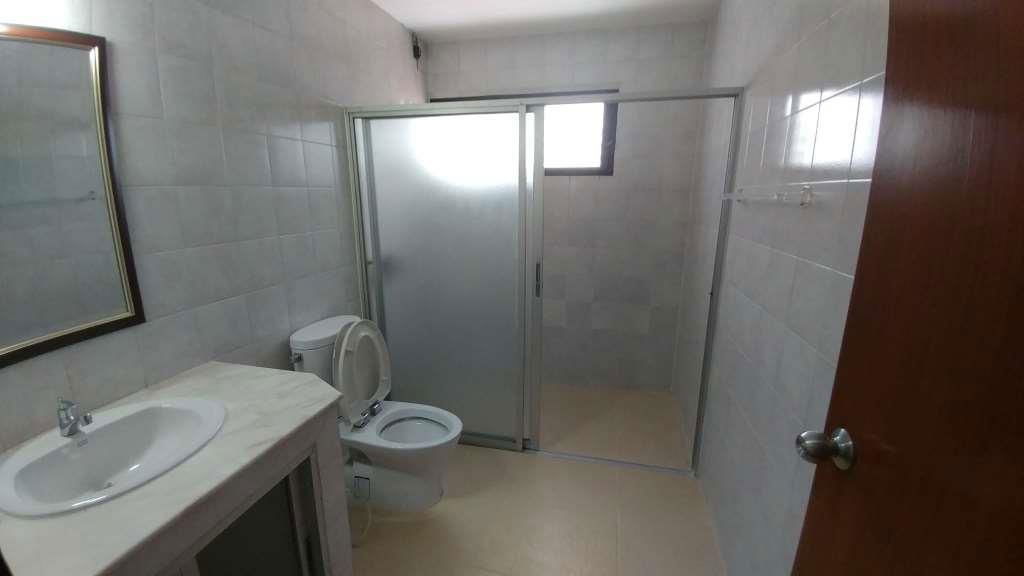 picture Detached house and one-story house on land 309 sq wah in a courtyard about 350 sq m. 10 Parking for office or health clinic. - 20/31