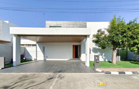 Two-story pool villa for rent with 4 bedrooms,4 toilets and 1 kitchen. 