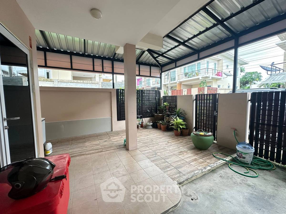 รูป ทาวน์เฮาท์ 2-ห้องนอน ใกล้ เมืองพัทยา (ID 2115103) - รูปที่ 7/8