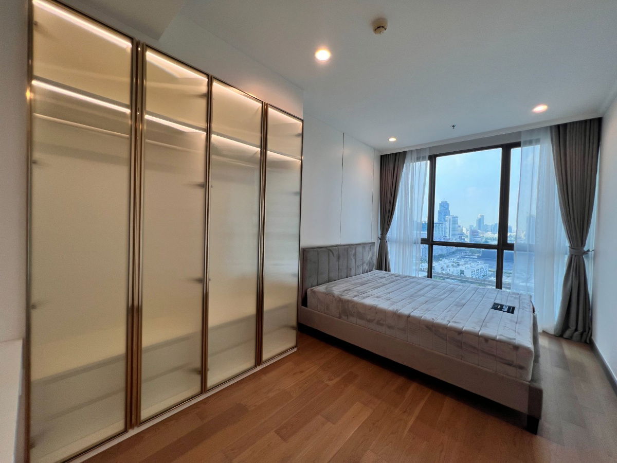 picture Supalai Oriental Sukhumvit 39: Experience Luxurious Living in the Heart of the City with Complete Comfort - 12/13