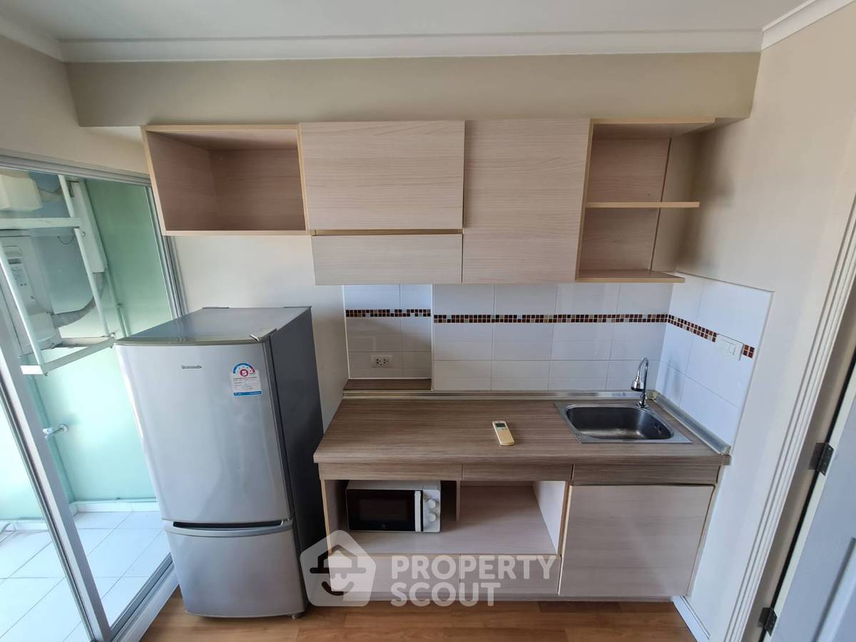 picture 1-BR Condo at Lumpini Place Ratchayothin near BTS Ratchayothin (ID 1885476) - 3/9