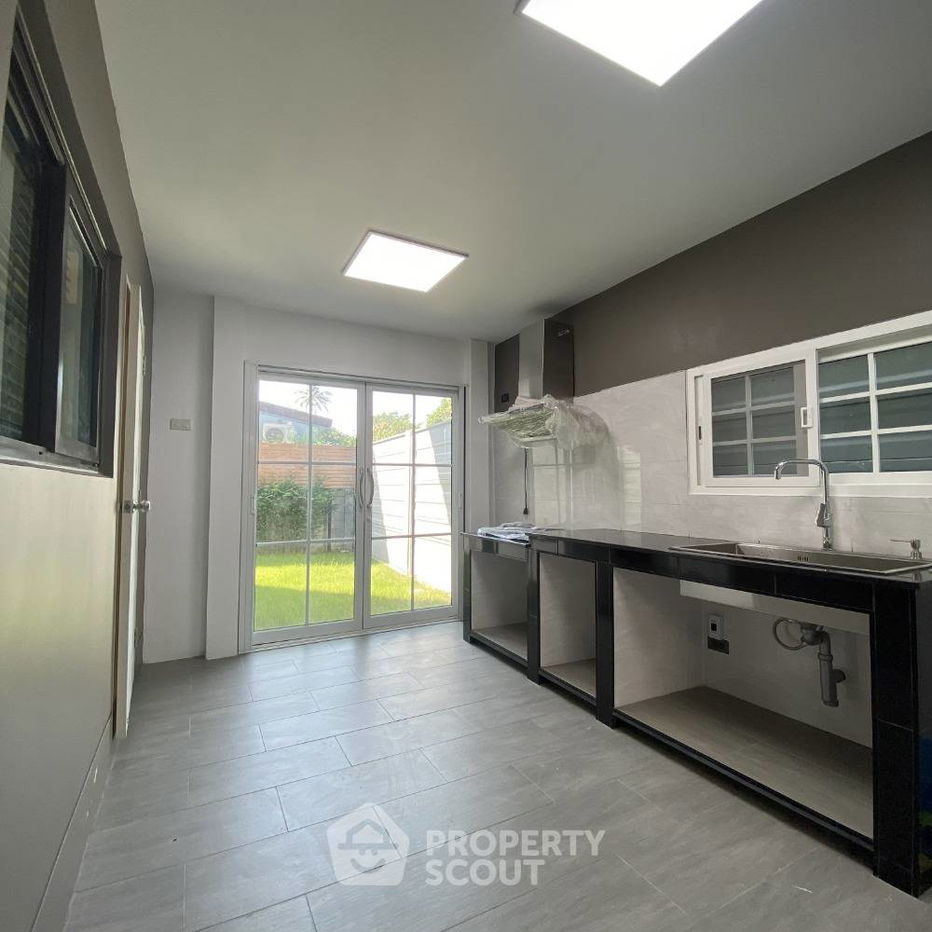 รูป บ้าน 4-ห้องนอน ใน บางกร่าง (ID 1404960) - รูปที่ 15/16