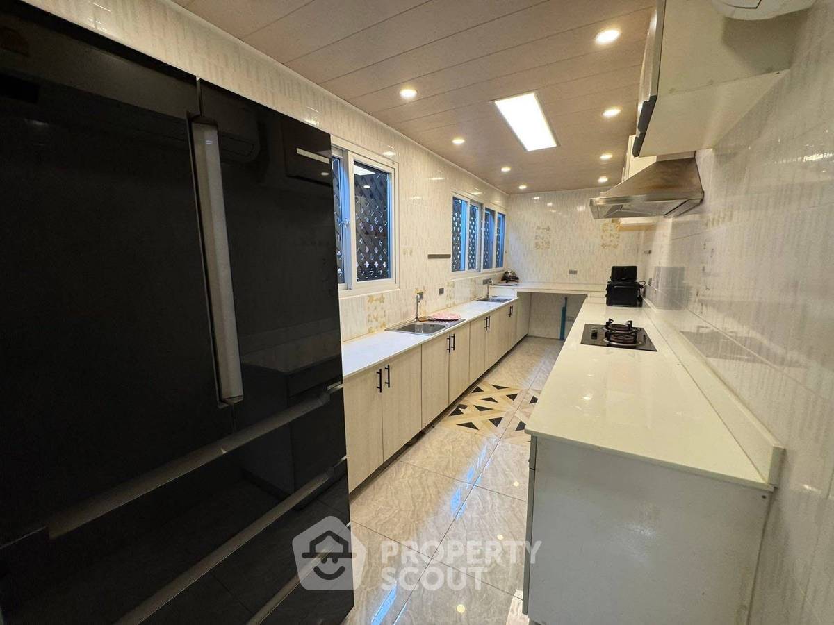 รูป วิลล่า 4-ห้องนอน ใกล้ พัทยาเหนือ (ID 2103538) - รูปที่ 6/16