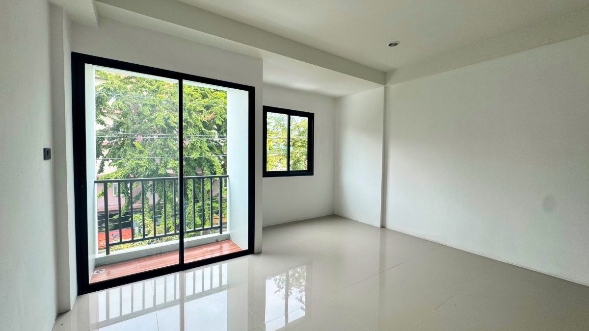 picture Commercial building for sale, new condition, never used, 4 floors (Mix-Use), Soi Lad Phrao 107, ready for immediate use. - 15/17