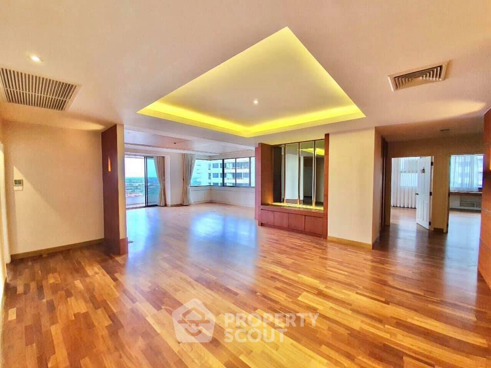 รูป คอนโด 4-ห้องนอน ที่ ริเวอไรน์ เพลส ใกล้ MRT แยกติวานนท์ (ID 566369) - รูปที่ 1/23