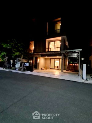 เช่าทาวน์โฮม เขตบางกะปิ : ทาวน์เฮาท์ 5-ห้องนอน ใน คลองจั่น (ID 2034073)