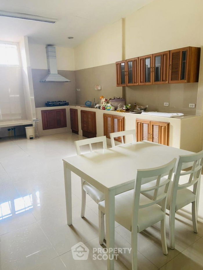 รูป ทาวน์เฮาท์ 3-ห้องนอน ใน คลองเจ้าคุณสิงห์ (ID 1595465) - รูปที่ 2/6