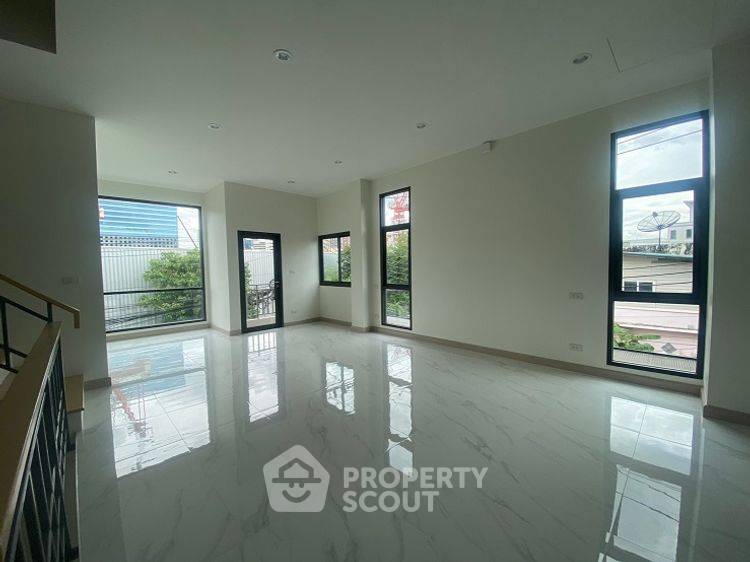 รูป ทาวน์เฮ้าส์ 2-ห้องนอน ใกล้ BTS ห้าแยกลาดพร้าว (ID 2448764) - รูปที่ 7/16