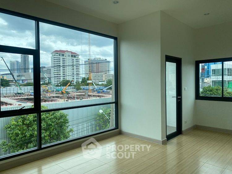 รูป ทาวน์เฮ้าส์ 2-ห้องนอน ใกล้ BTS ห้าแยกลาดพร้าว (ID 2448764) - รูปที่ 13/16