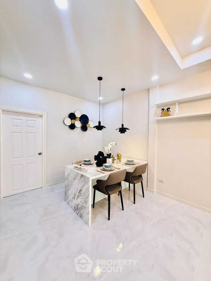 รูป ทาวน์เฮาท์ 2-ห้องนอน ใกล้ พัทยาตะวันออก (ID 2176427) - รูปที่ 9/23