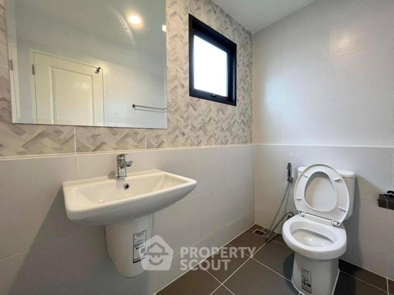 รูป บ้าน 4-ห้องนอน ที่ เซนโทร วิภาวดี ใน ดอนเมือง (ID 2148203) - รูปที่ 4/10