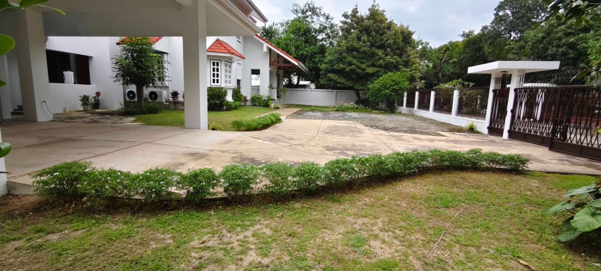 รูป ให้เช่า บ้านเดี่ยว หลังใหญ่ หลังริม 4 ห้องนอน ซอยปรีดีพนมยงค์ 11 สุขุมวิท 71 คลองตัน พร้อมเฟอร์นิเจอร์ไม้สักทั้งหลัง - รูปที่ 6/37