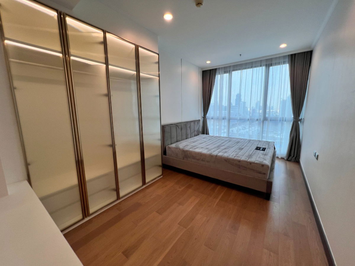 picture Supalai Oriental Sukhumvit 39: Experience Luxurious Living in the Heart of the City with Complete Comfort - 7/13