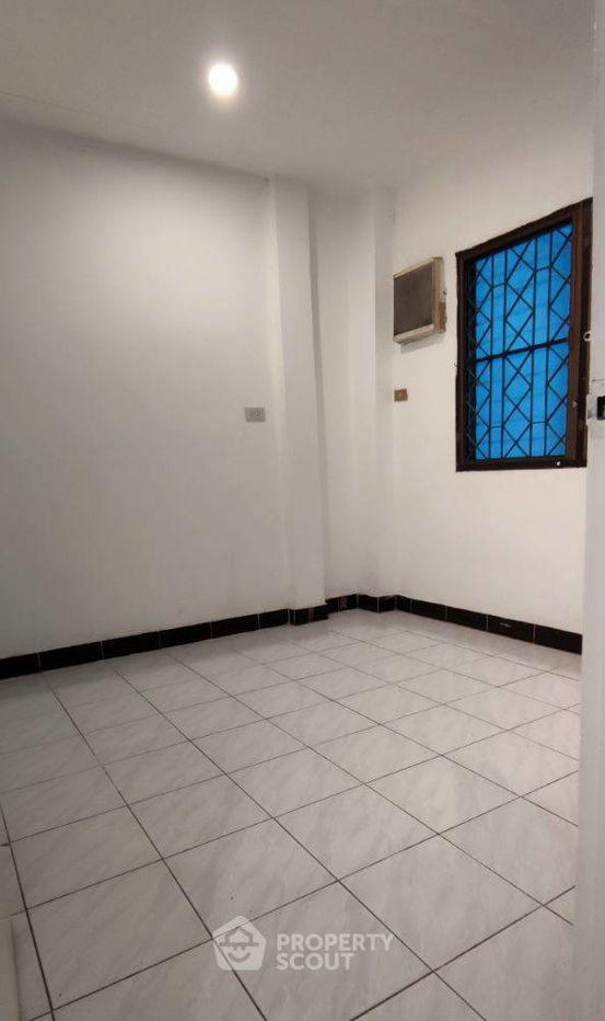 รูป ทาวน์เฮาท์ 2-ห้องนอน ใน สวนหลวง (ID 2024891) - รูปที่ 11/18