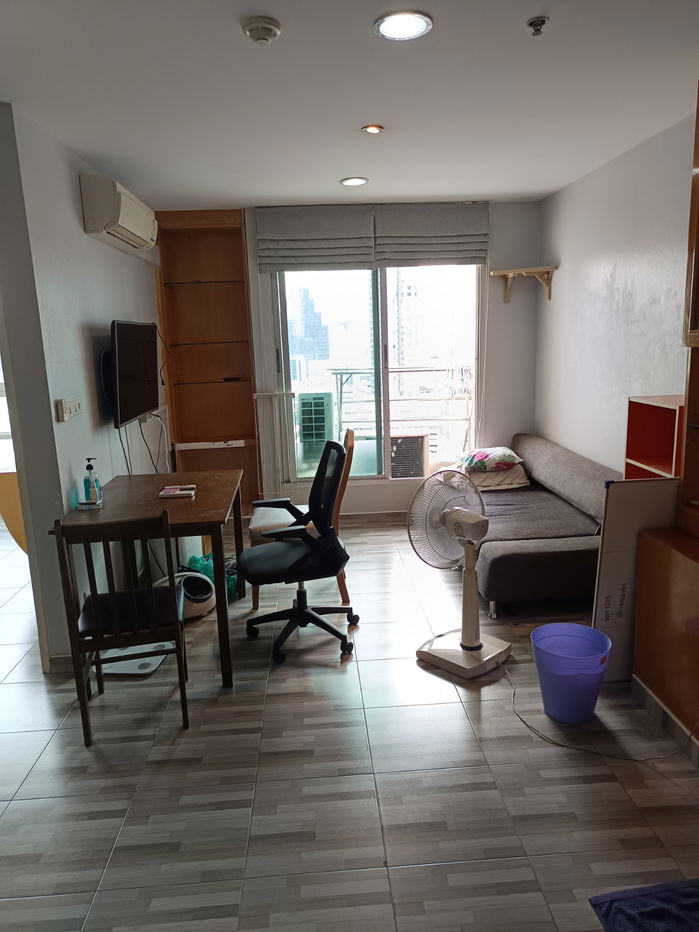 รูป ให้เช่าบ้านปทุมวัน ชั้น 25 เฟอร์ครบ หิ้วกระเป๋าเข้าอยู่ได้เลย ติดต่อ line id : sumaleekaew - รูปที่ 1/9