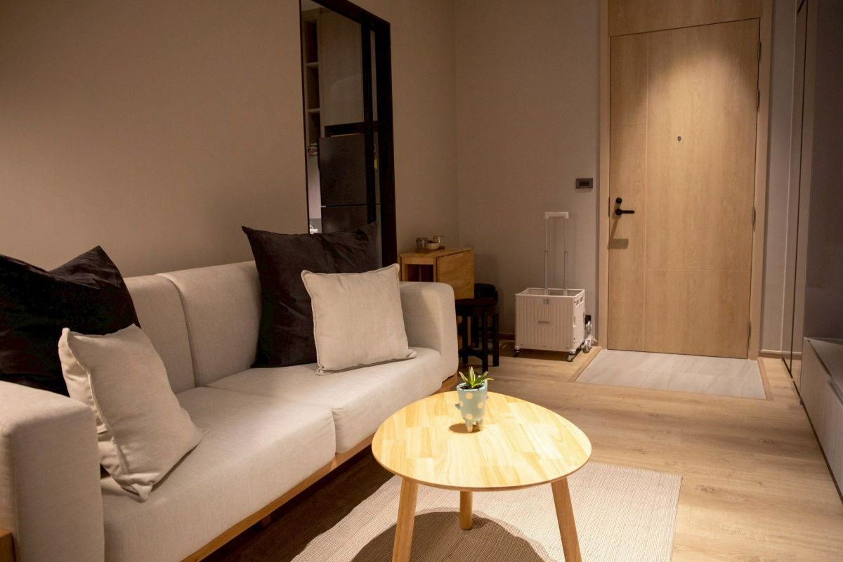 picture Excellent location! Between BTS Phrom Phong and Ekkamai - 1/6