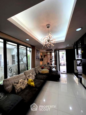 ทาวน์โฮม ถนนรัชดาภิเษก : ทาวน์เฮาท์ 4-ห้องนอน ใน จันทรเกษม (ID 1431434)