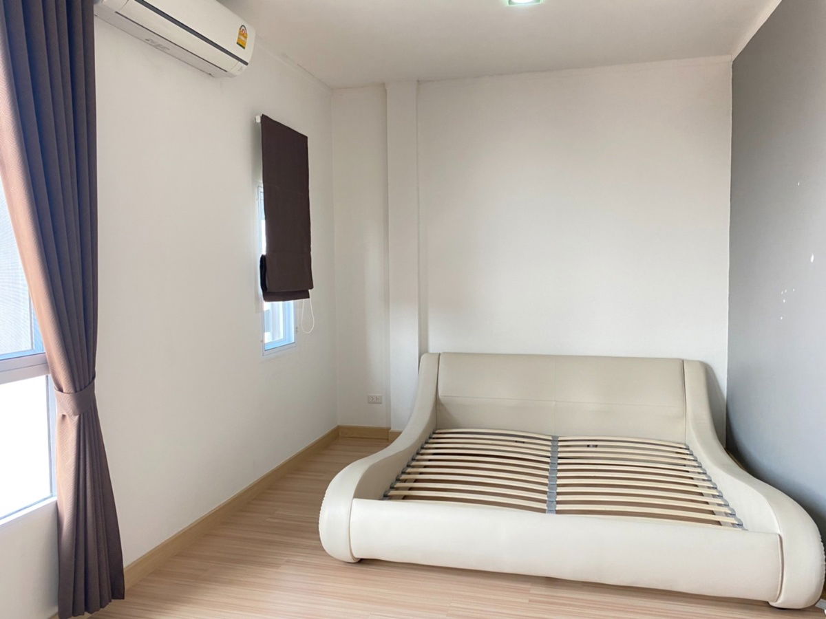 picture Two-story townhouse for sale 3 bedrooms 3 bathrooms and 1 parking. - 8/15