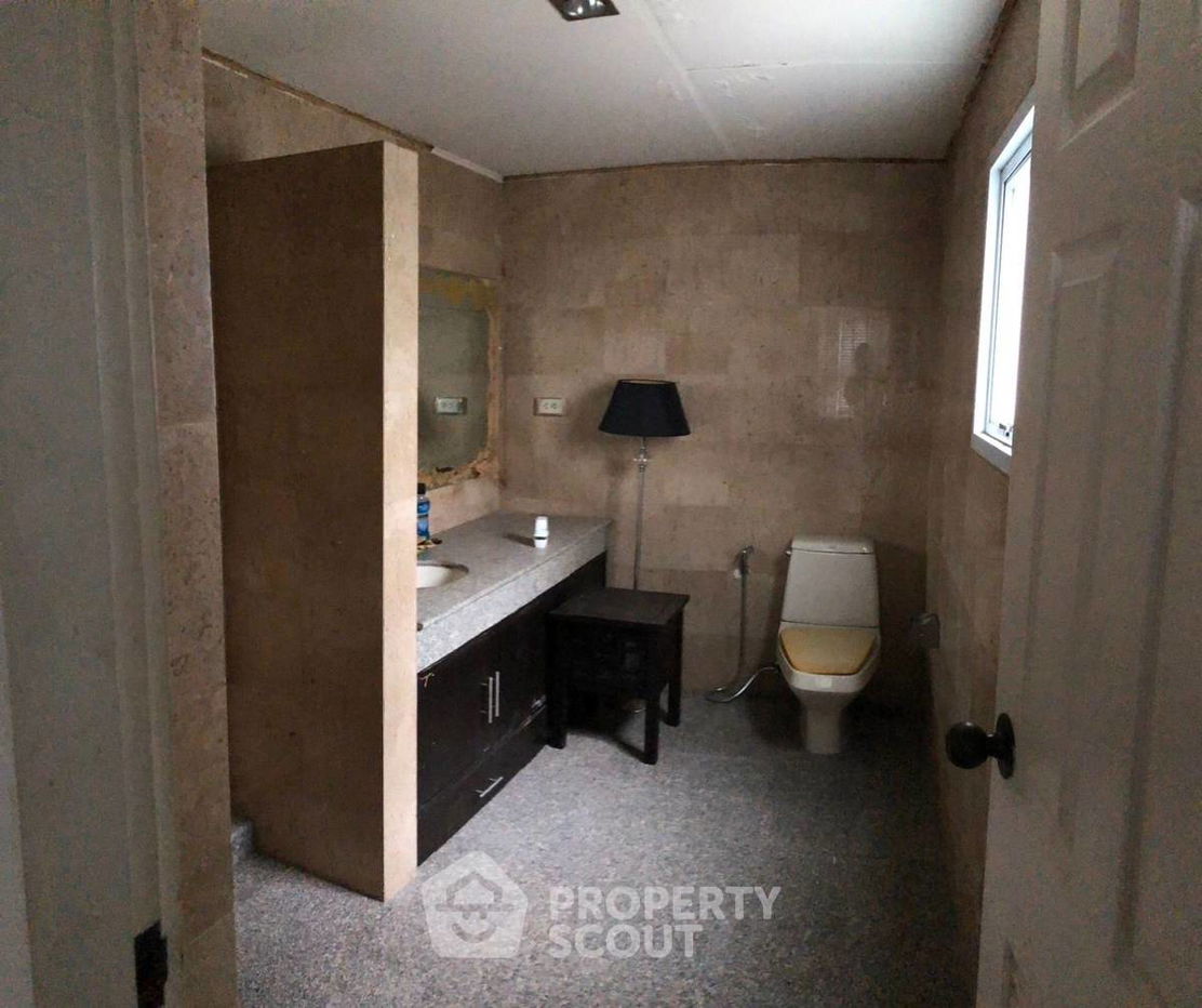 picture 4-BR House near BTS Saphan Khwai (ID 2083325) - 19/33