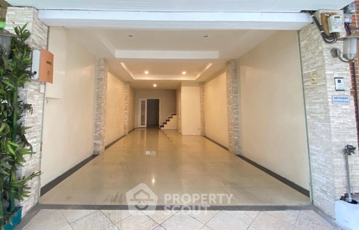 รูป ทาวน์เฮ้าส์ 3-ห้องนอน ใกล้ BTS รถไฟฟ้าสนามกีฬาแห่งชาติ (ID 2456425) - รูปที่ 6/10