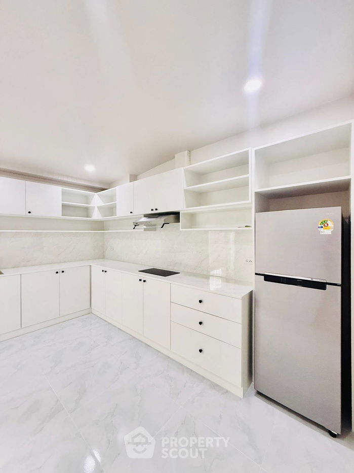 รูป ทาวน์เฮาท์ 2-ห้องนอน ใกล้ พัทยาตะวันออก (ID 2176427) - รูปที่ 10/23