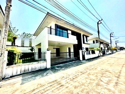 เช่าบ้านเดี่ยว ศรีราชา ชลบุรี : บ้าน 3-ห้องนอน ที่ เดอะ คอมพลีท ศรีราชา ใน สุรศักดิ์ (ID 2148328)