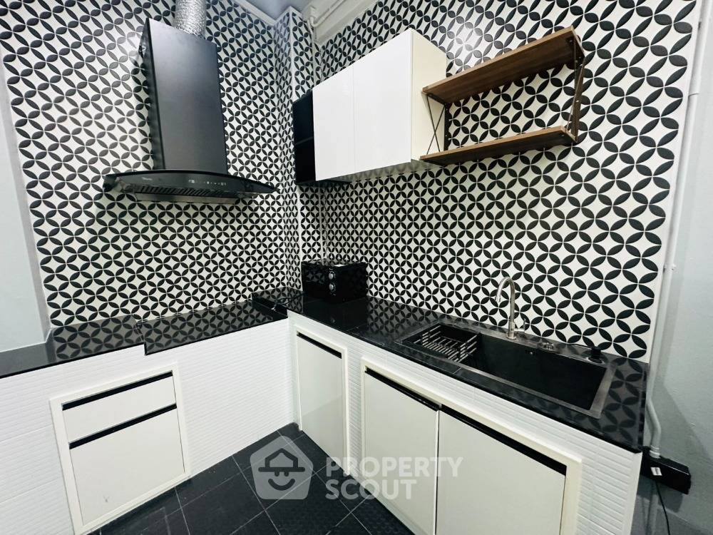 รูป ทาวน์เฮาท์ 4-ห้องนอน ใน ฟ้าฮ่าม (ID 1986281) - รูปที่ 8/13