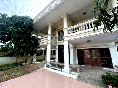 Houses for sale Thawi Watthana : Single-family house for sale, 100 sq wah, corner unit, large house in Amornchai Village 3.