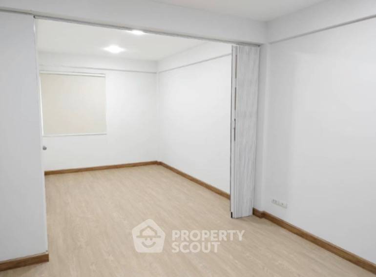 รูป ทาวน์เฮาท์ 3-ห้องนอน ใน สำโรงเหนือ (ID 1990362) - รูปที่ 3/7