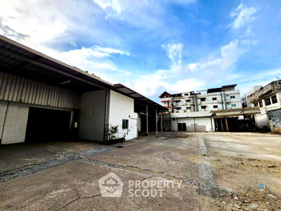 เช่าที่ดิน ถนนศรีนครินทร์ : ที่ดินสำหรับปล่อยเช่า 2,092 ตารางเมตร แถว ใน หนองบอน (ID 1541949)