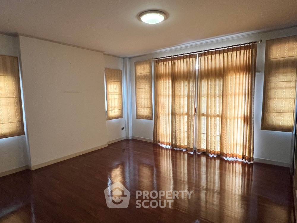 รูป บ้าน 3-ห้องนอน ที่ พาร์คเวย์ ชาเล่ต์ รามคำแหง ใน มีนบุรี (ID 1751066) - รูปที่ 2/31