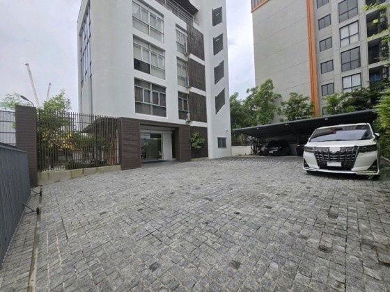 รูป ให้เช่าอาคารสำนักงาน 8 ชั้น ซอยศรีนครินทร์ 40 มีลิฟท์โดยสารในอาคาร ที่จอดรถ 14 คัน เหมาะเป็นสำนักงาน ทำเลดี เดินทางสะดวก - รูปที่ 3/19