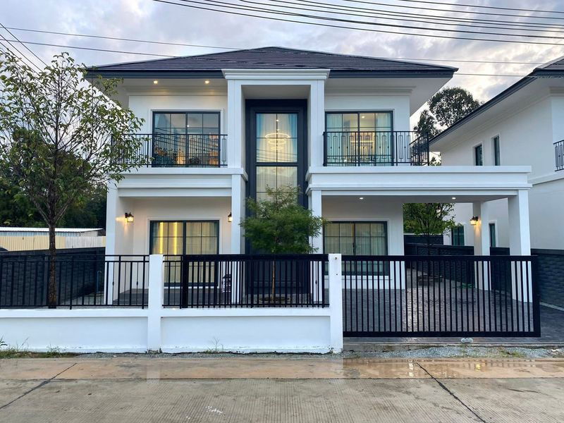 picture Beautiful house for sale in Pattaya, very luxurious, modern design, great location, near Jomtien Beach. - 1/19