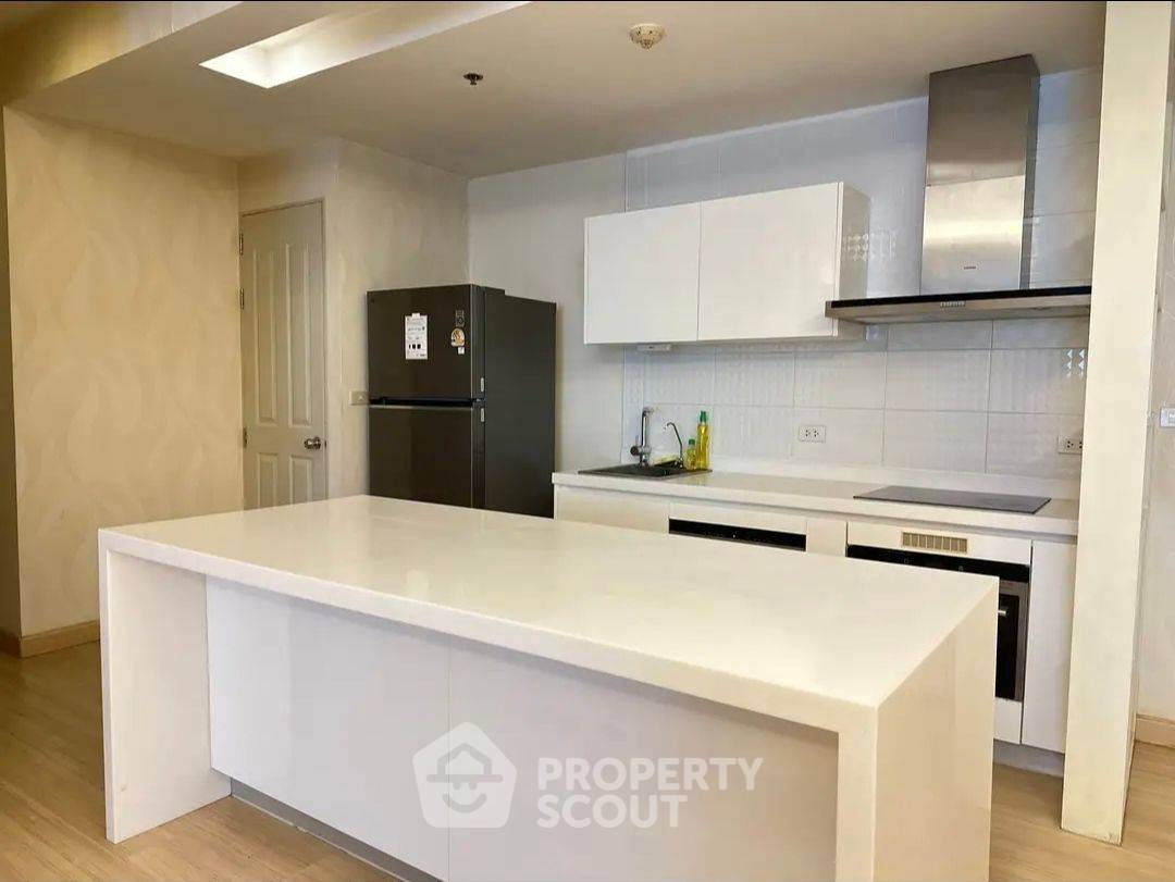 picture 2-BR Condo at Baan Sathorn Chaopraya near BTS Krung Thon Buri (ID 1094849) - 9/13