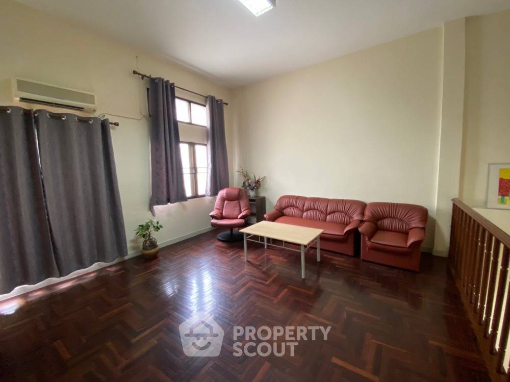 รูป ทาวน์เฮาท์ 3-ห้องนอน ใน วังทองหลาง (ID 1756911) - รูปที่ 6/11