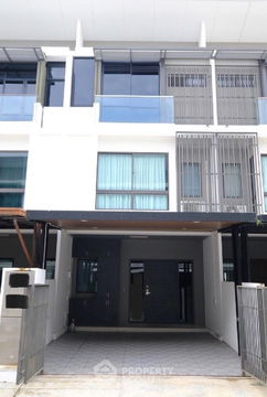 ทาวน์เฮาท์ 3-ห้องนอน ที่ แลนด์มาร์ค เอกมัย-รามอินทรา ใน ลาดพร้าว (ID 1431796)