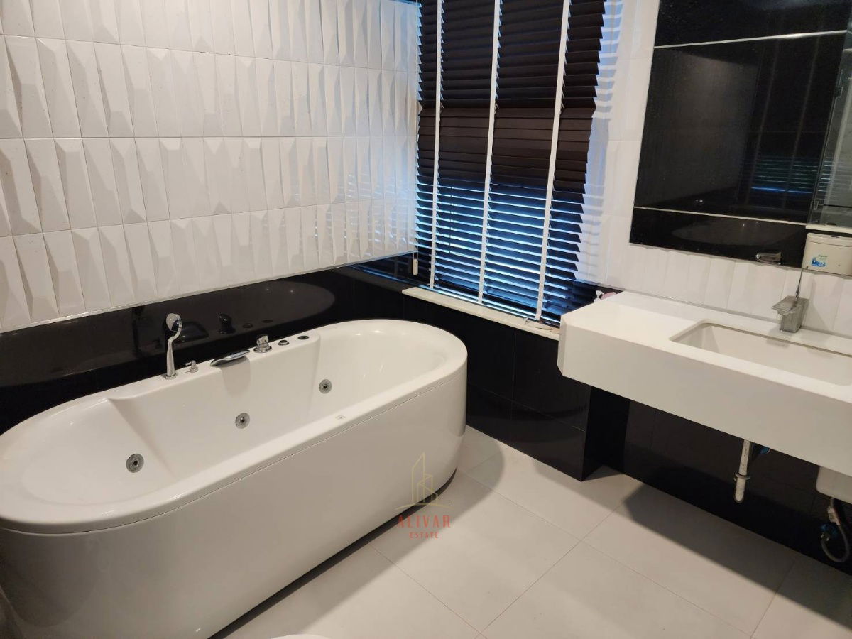 รูป RH120025 ให้เช่า บ้านเดี่ยว 3 ชั้น 5 ห้องนอน at The Gallery House Pattern ซอย ลาดพร้าว 1 - รูปที่ 11/13