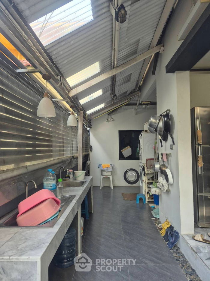 picture 4-BR House in Nuan Chan (ID 2456436) - 23/43