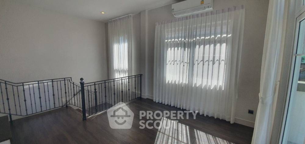 picture 4-BR House at Nantawan Bangna Km.7 in Bang Kaeo (ID 1283113) - 7/9