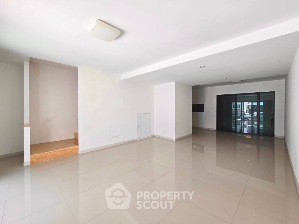 รูป บ้าน 3-ห้องนอน ใน บ้านใหม่ (ID 1901446) - รูปที่ 2/15