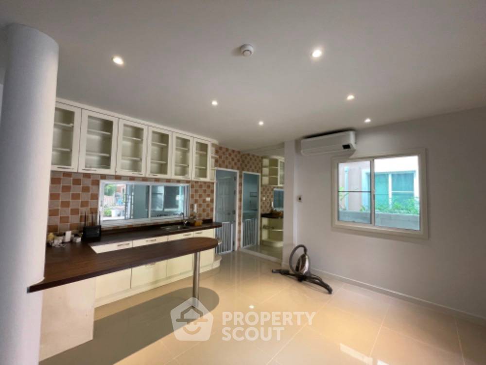 รูป บ้าน 3-ห้องนอน ใน ลาดพร้าว (ID 1062000) - รูปที่ 1/9